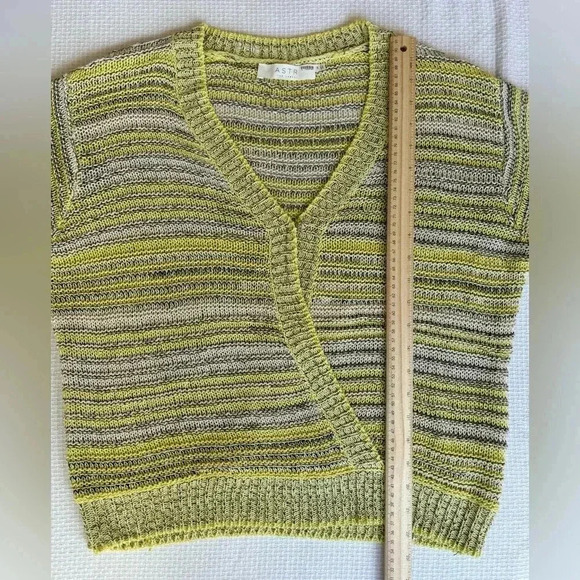 ASTR the label sweater M yellow  kent plunge crochet color eclectic vacation - Picture 8 of 9